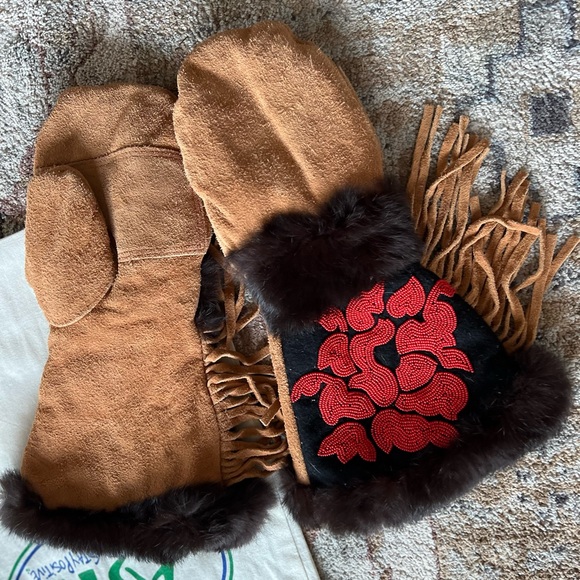 Astis Long Cuff Beaded Fringe Mittens - Picture 5 of 11